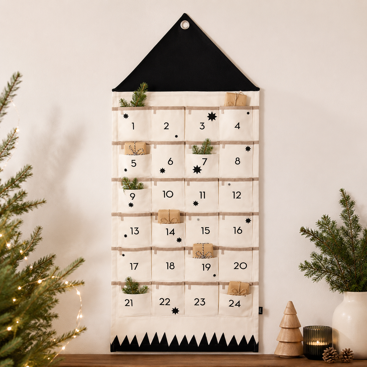 Fabric Advent Calendar with 24 Numbered Pockets and Wall Mounting, Black or Red