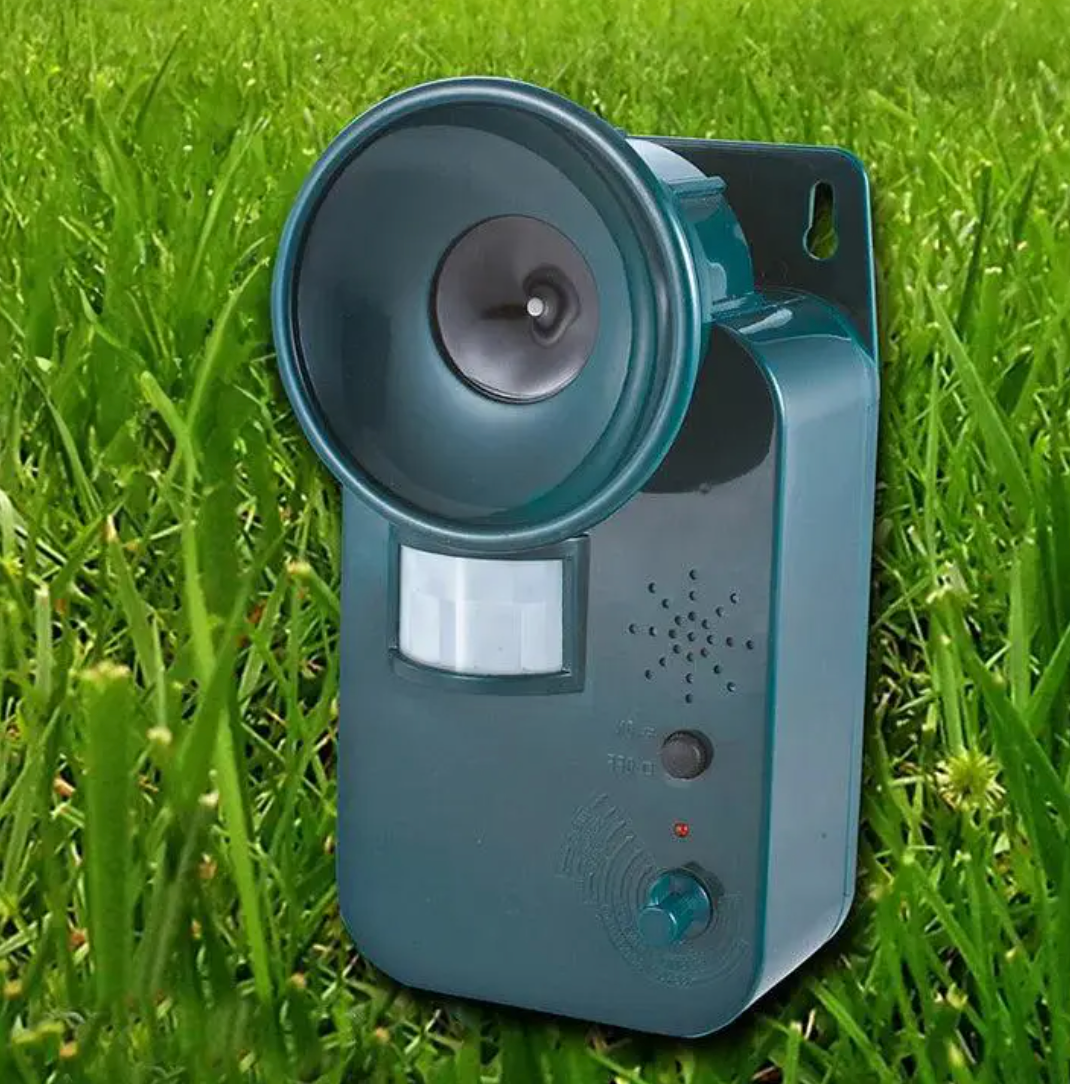 Motion-Activated Ultrasonic Animal Repeller with Adjustable Frequency and Flashing Light