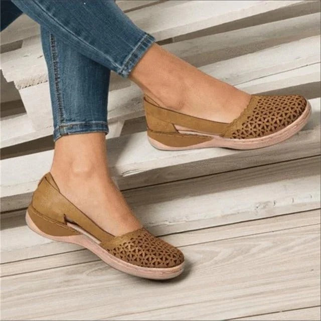 Women's Wide Toe Slip-On Flats with Cushioned Insole and Breathable Upper