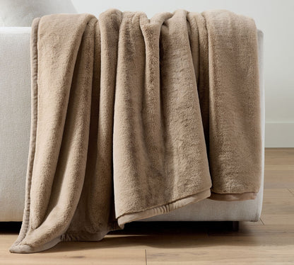 Faux Fur Throw Blanket with Reinforced Stitching and Double-Sided Softness