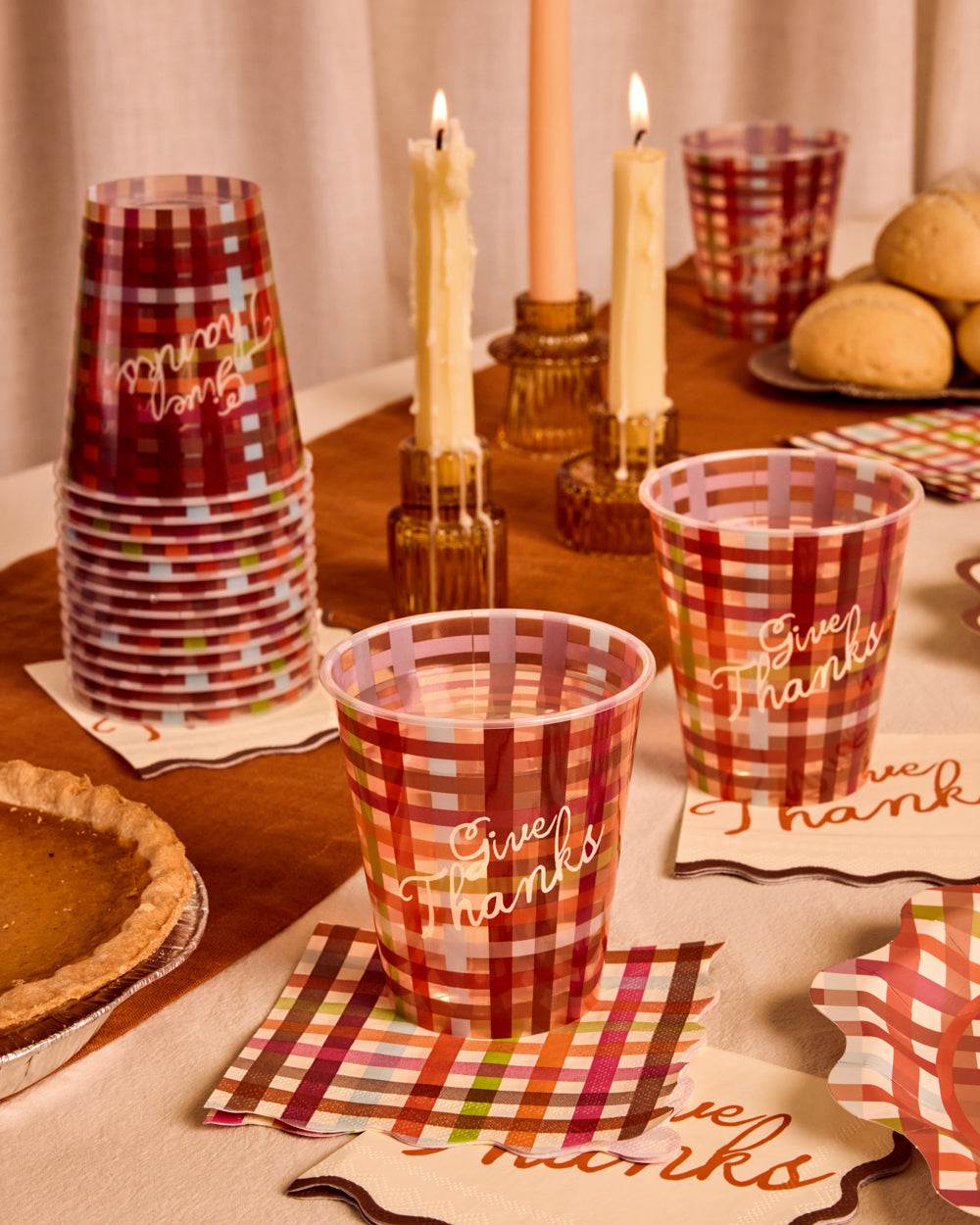 Plaid Paper Cups with Burgundy Checkered Pattern and Give Thanks Script, 16-Pack