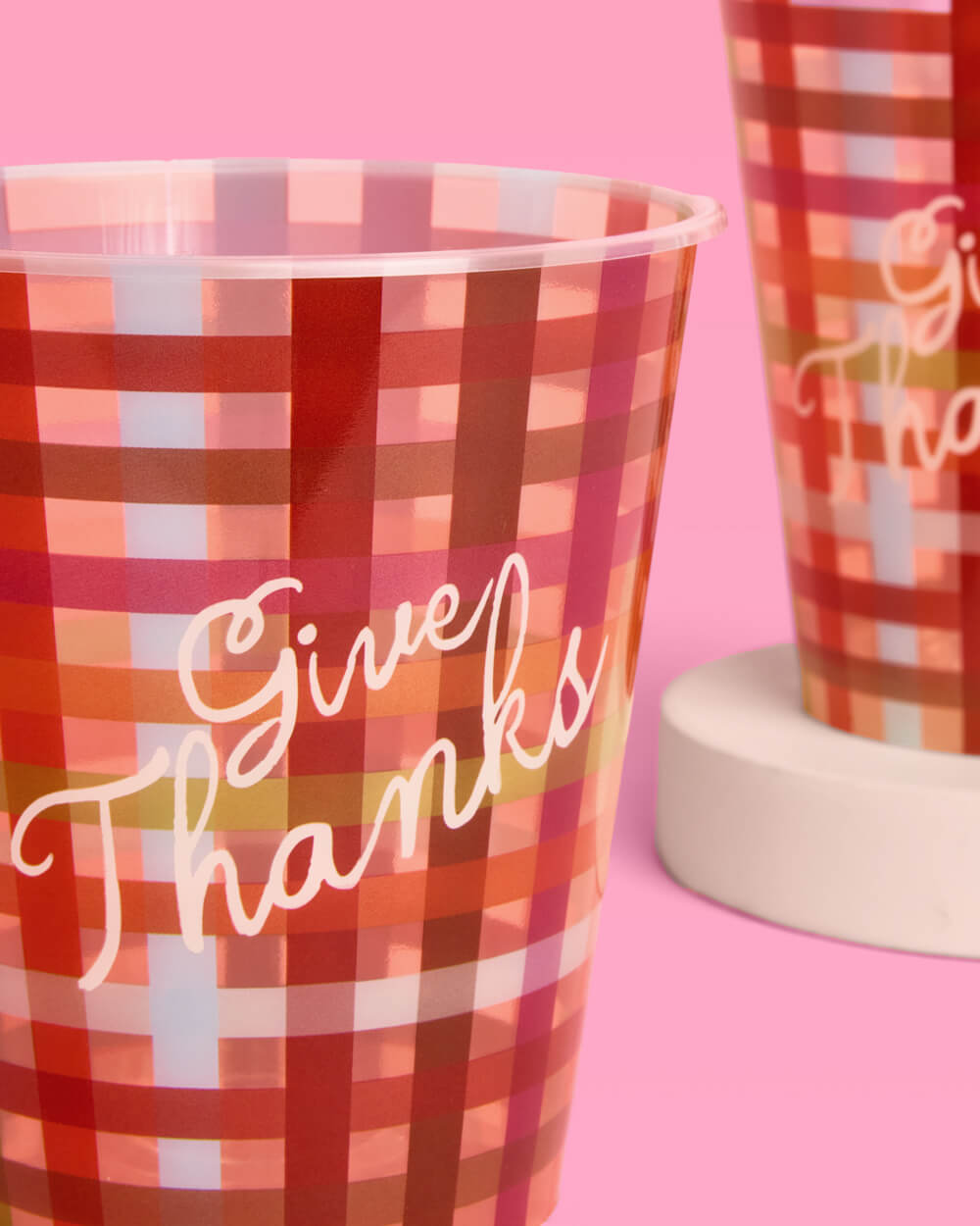 Plaid Paper Cups with Burgundy Checkered Pattern and Give Thanks Script, 16-Pack