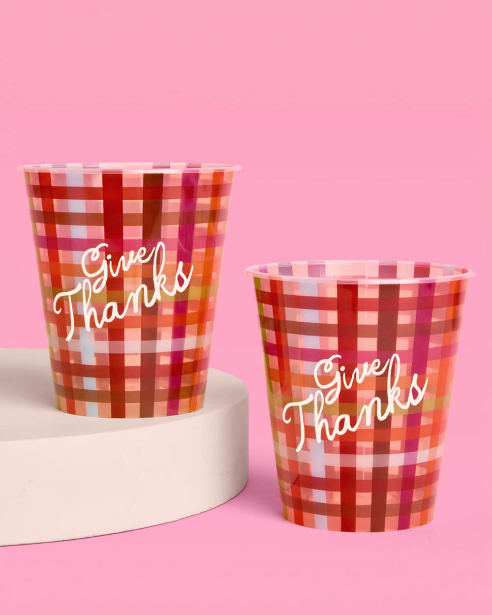 Plaid Paper Cups with Burgundy Checkered Pattern and Give Thanks Script, 16-Pack